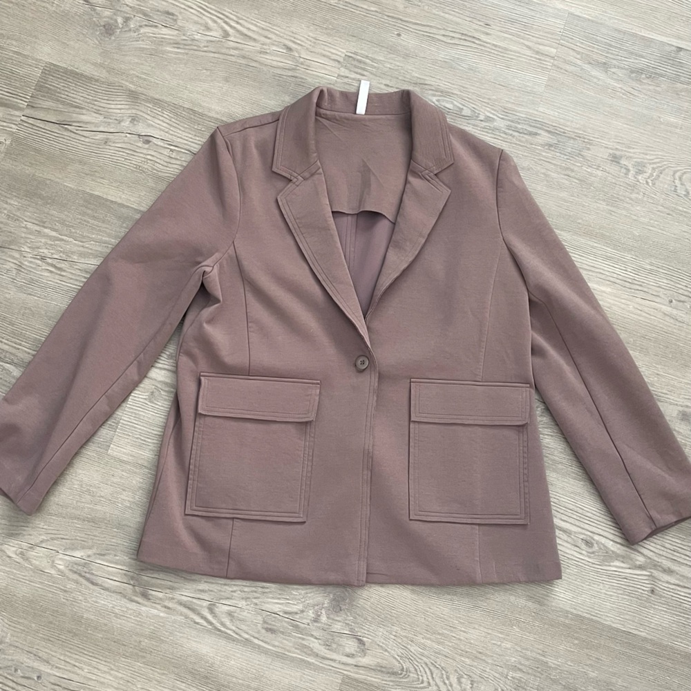 Women’s Fabletics blazer